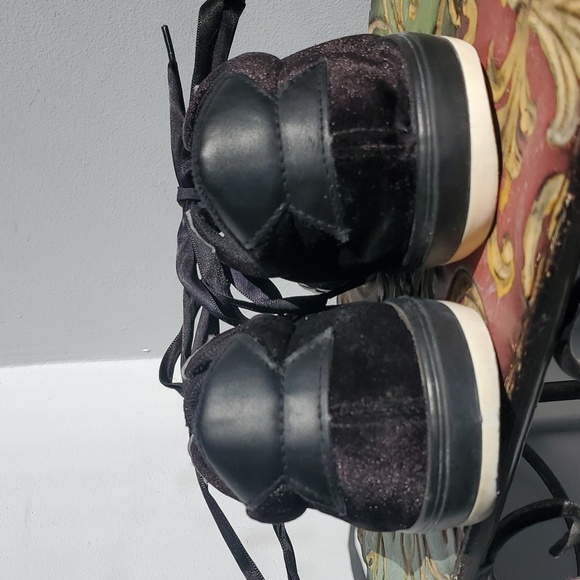 Velvet shoe - Picture 2 of 4